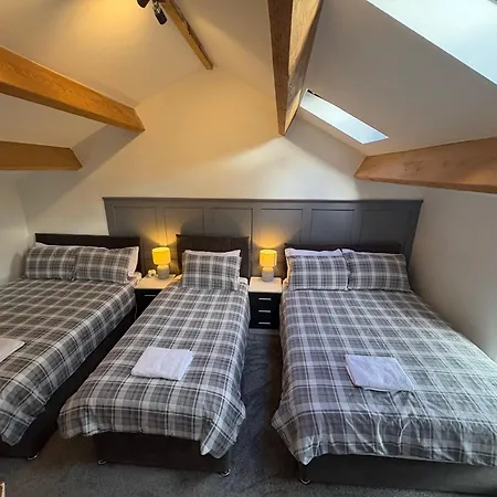 בית נופש - Sleeps 16 - Hot Tub - Pet Friendly סקיפטון