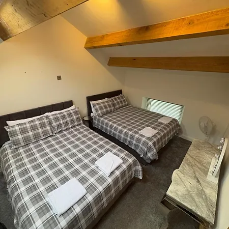 - Sleeps 16 - Hot Tub - Pet Friendly * סקיפטון