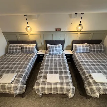 בית נופש - Sleeps 16 - Hot Tub - Pet Friendly *